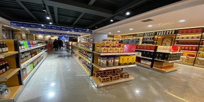 中山酒品展示柜厂家应严格要求工艺